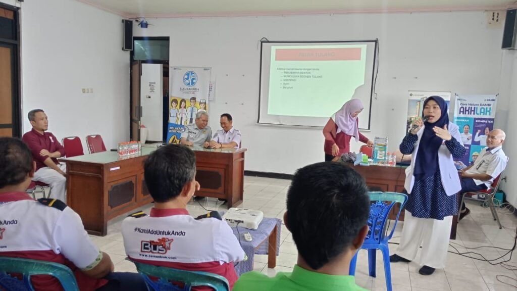 Jelang Nataru, RSU Assakinah Medika Bekali Sopir Bus DAMRI Cara Pertolongan Pertama Korban Kecelakaan