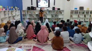 Tingkatkan Minat Baca Siswa SD Almadany Laksanakan Kunjungan Literasi ke Perpusda Gresik