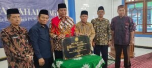 Penandatanganan Prasasti Masjid An-Nur di Pengajian Rutin Ahad Pagi PCM Mulyorejo