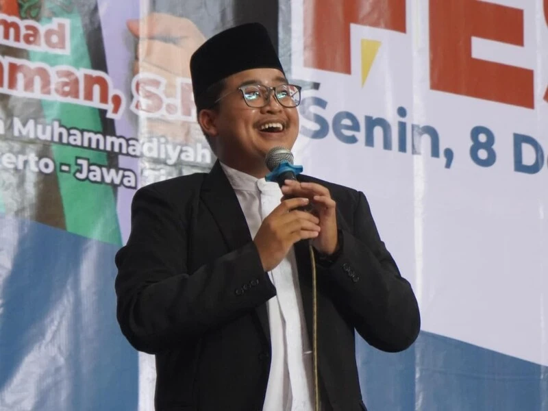 Gen Z Banget! Dai Muda Asal Mojokerto Tausiyah di Milad SMA Muhammadiyah 1 Karanganyar