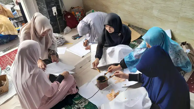 Peringati Hari Ibu, PCA Blimbing Dorong Kreativitas Perempuan lewat Pelatihan Membatik