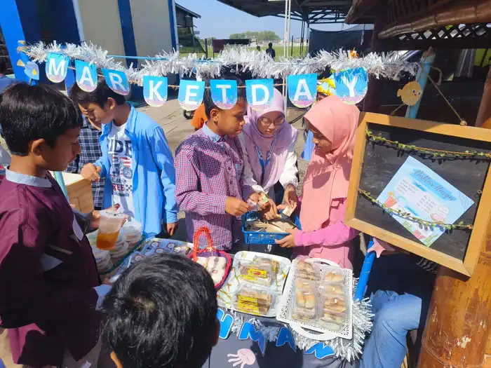 Market Day SD Muhammadiyah 4 Zamzam, Pelajaran Seru yang Tak Ada di Buku