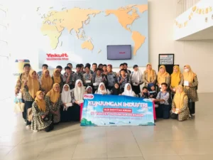 Siswa SLB Aisyiyah Krian Laksanakan Kunjungan Industri ke PT Yakult Indonesia Persada