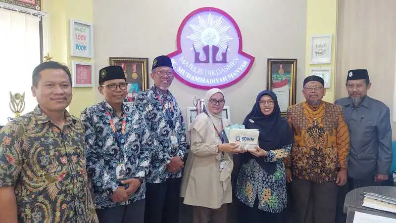 Membidik Inovasi dan Prestasi: SD Plus Muhammadiyah Brawijaya Mojokerto Antusias Sambangi SDMM Gresik