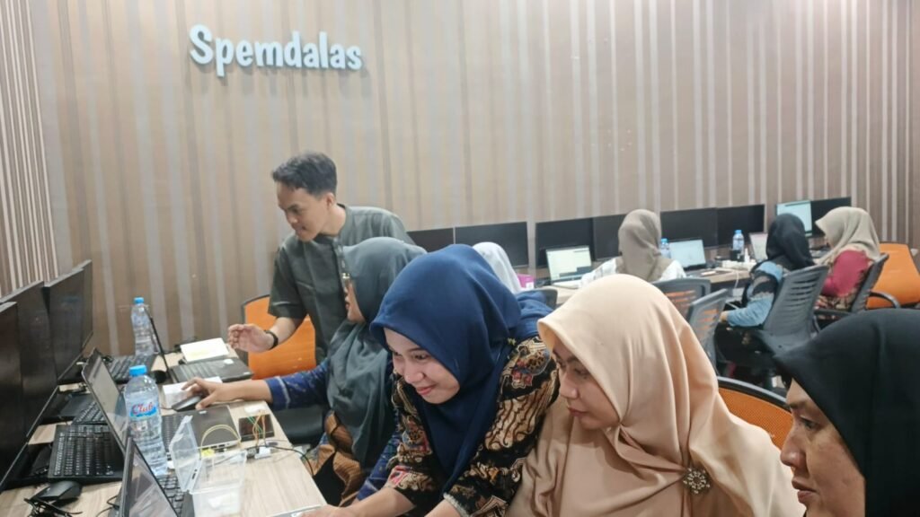 FOSKAM SMP/MTs Muhammadiyah Gresik Gelar Workshop Digitalisasi Alat Praktikum IPA Batch 2