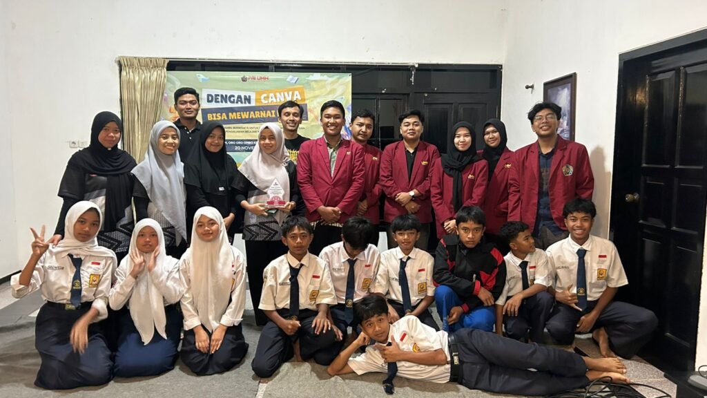 Mahasiswa PAI UMM Gelar Pelatihan Canva Sebagai Upaya Peningkatan Kreativitas Siswa di SMP Satu Atap Pesanggrahan 02 Kota Batu