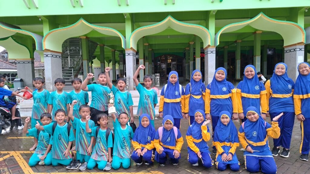 MI Islamiyah Mojopetung Raih Juara 2 Voli Kelas Kecil di PORAS III Kecamatan Dukun