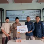 Peduli Bencana Sumatera, Ponpes Al-Ishlah Serahkan Donasi Rp32.776.500 kepada LazisMu