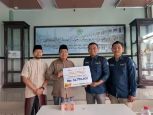 Peduli Bencana Sumatera, Ponpes Al-Ishlah Serahkan Donasi Rp32.776.500 kepada LazisMu