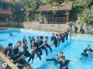 Explore Taman Dolan: Jejak Seru 100 Peserta OWEH#11 SDMM Taklukkan Jeram