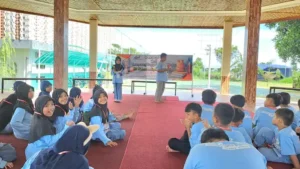 Story Telling hingga Drama Bandung Bondowoso Jadi Puncak English Camp SD Muhlas