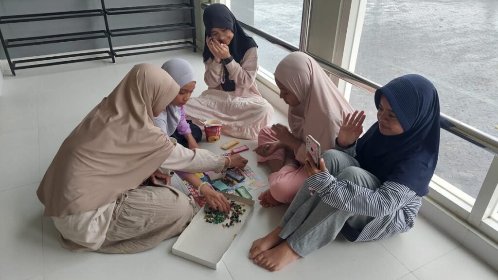 Obati Rindu, Sesi Dering Telepon Jadi Momen Emosional di One Week English Holiday SDMM