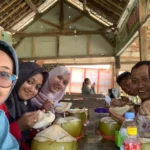 Merajut Silaturahmi di Balik Deburan Ombak Pantai Pudak Blitar