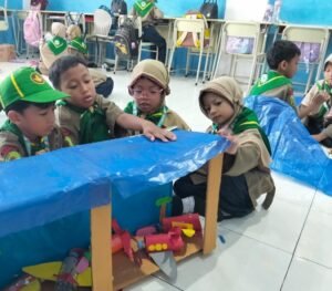 Hadirkan Miniatur Pesawat Terbang Lengkap dengan Landasan Pacu, SD Muhammadiyah 1 Driyorejo Gelar Ko-Kurikuler