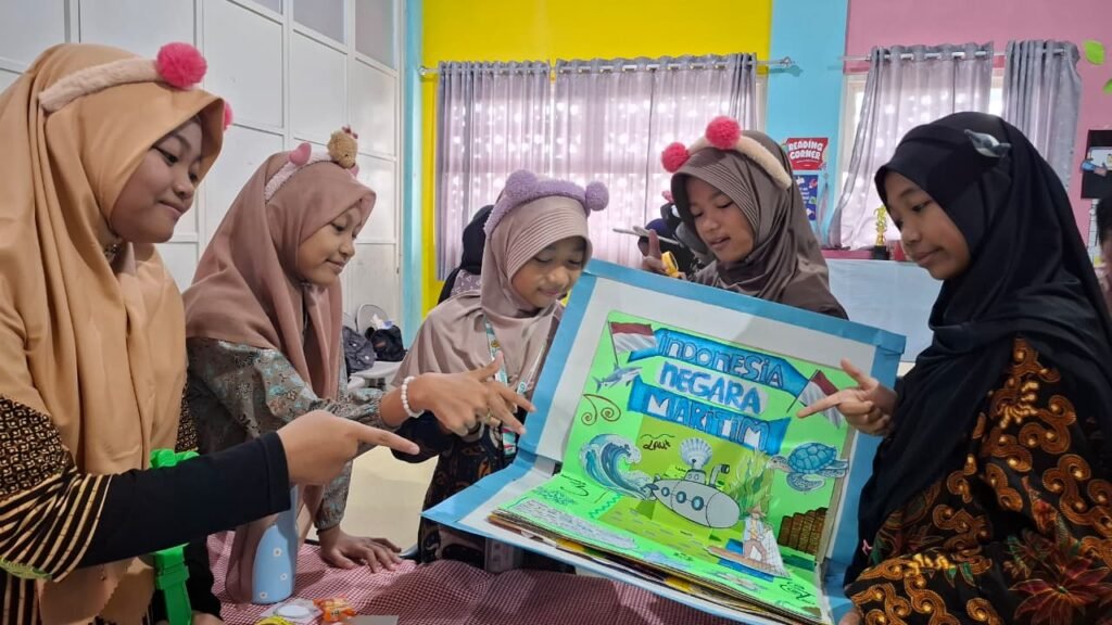 Kenalkan Indonesia Sebagai Negara Maritim, Siswa SD Muhammadiyah 1 Driyorejo Ciptakan Karya Pop Up Dalam Ko-Kurikuler