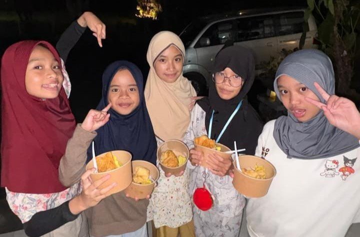 Hangatnya Kebersamaan di Balik Semangkuk Bakso: Malam Akrab Siswa SDMM di OWEH 11