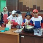 Aplikatif Learning SDM Limas di Puspa Lebo Praktek Membuat Ice Cream