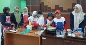 Aplikatif Learning SDM Limas di Puspa Lebo Praktek Membuat Ice Cream