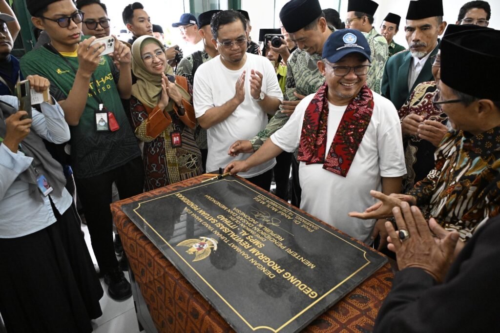 Mendikdasmen Apresiasi Revitalisasi Satuan Pendidikan di Sampang yang Tuntas Lebih Cepat