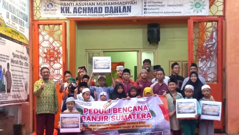 Peduli Korban Banjir Sumatra, Santri PAM KH Achmad Dahlan Surabaya Gelar Aksi Galang Dana