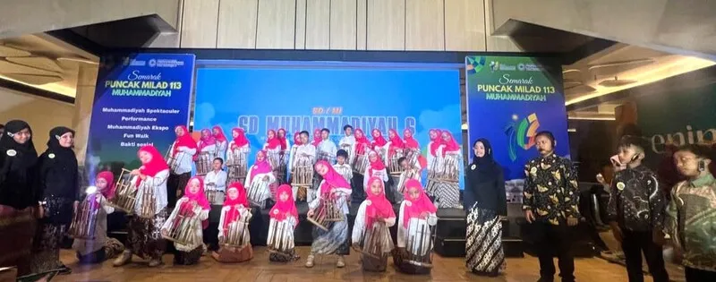 Penampilan Tim Angklung Musix Meriahkan Puncak Milad ke-113 Muhammadiyah