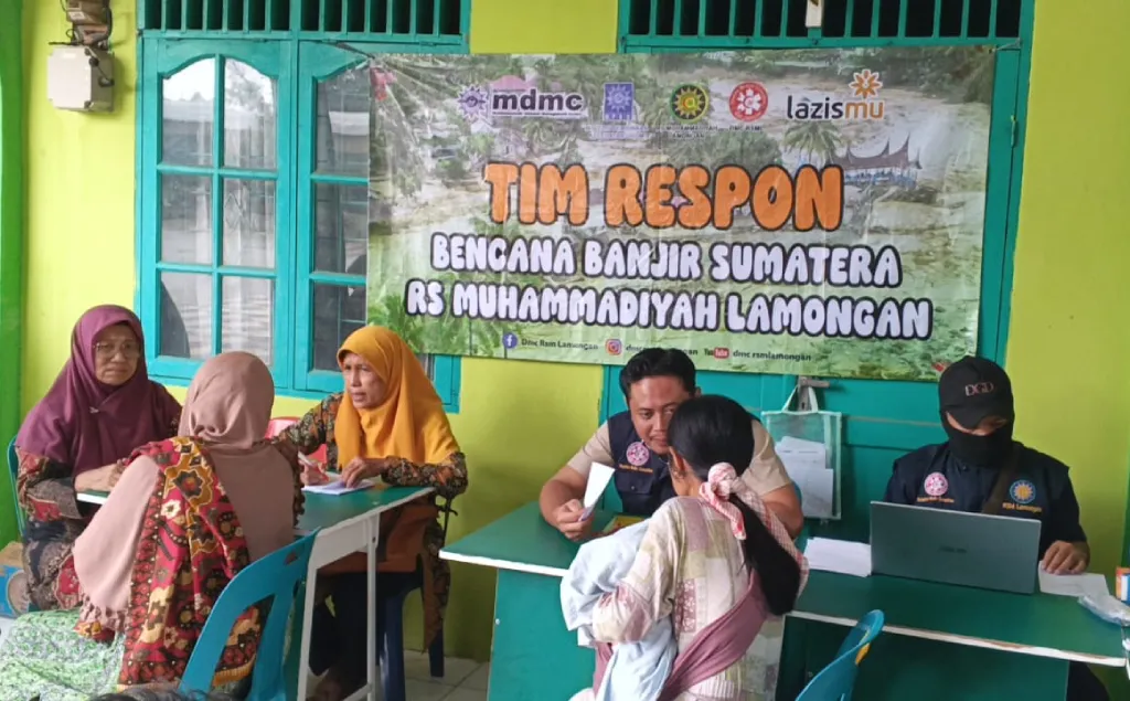 MDMC Jatim Terjunkan Tim Medis, Layani Ratusan Penyintas Banjir Bandang di Langkat