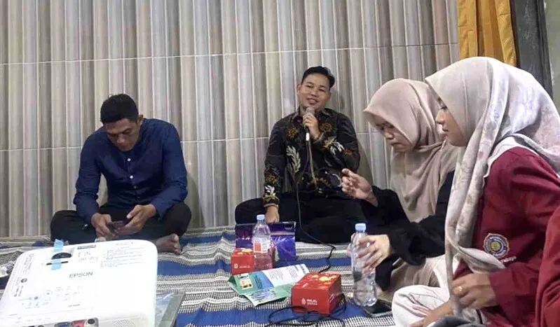 BEM FIK Umsura Dorong UMKM Ambunten Timur Naik Kelas lewat Penyuluhan Wirausaha