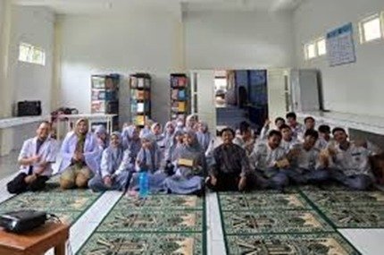 Fakultas Kedokteran Gigi UM Surabaya Gelar Penyuluhan Kesehatan di SMAM 7 Surabaya