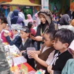 Dagangan Murah, Kostum Mewah: Entrepreneur Week SDM 16 Bikin Pembeli Lupa Pulang