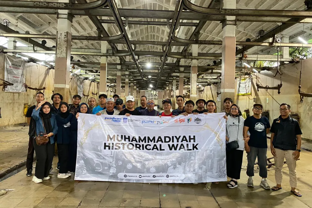 Menerjang Hujan, Muhammadiyah Historical Walk Telusuri Jejak Sejarah Ampel