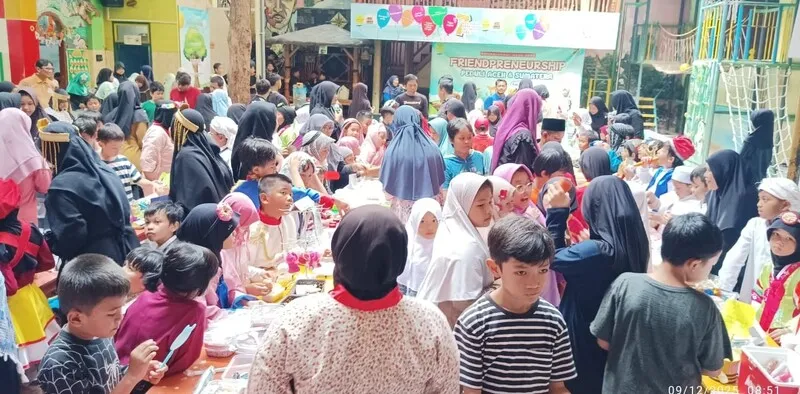 Siswa Kelas II Sekolah Kreatif Baratajaya Latih Jiwa Bisnis dan Empati lewat Entrepreneur Week