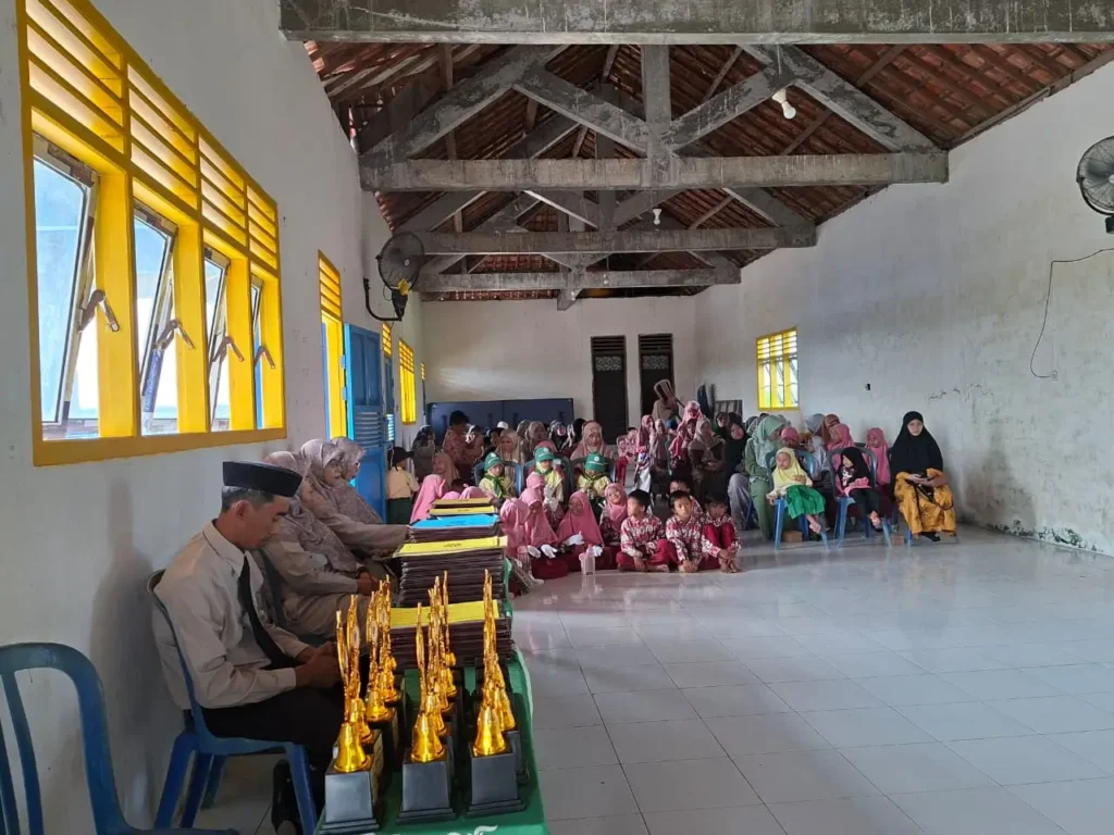 MIM 08 Pelangwot Tekankan Pentingnya Adab dan Sinergi Orang Tua dalam Penyerahan Rapor