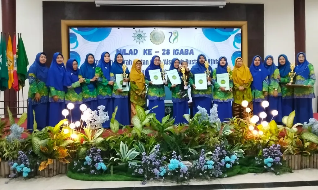 Milad ke-28 IGABA Gresik: Kreativitas Guru Aisyiyah Meledak di Ajang Batik dan Feature
