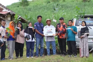 Riding Milad 113 Muhammadiyah, Lazismu Blitar Tanam 113 Bibit Pohon dan Gelar Resik-resik Masjid