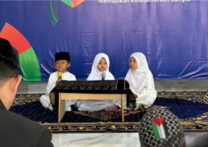 Tiga Siswa ABA Lantunkan Ad-Dhuha di Hadapan Ratusan Jamaah Pengajian Masjid Ar-Royyan