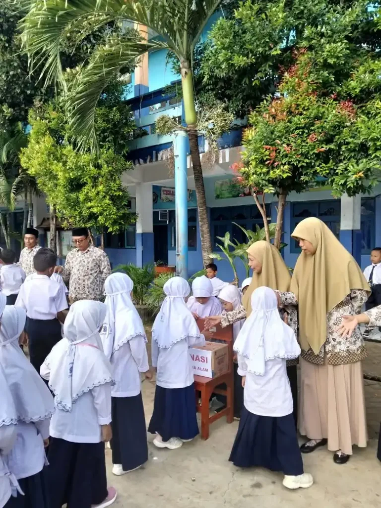 MI Muhammadiyah 05 Palirangan Galang Donasi untuk Korban Bencana Alam