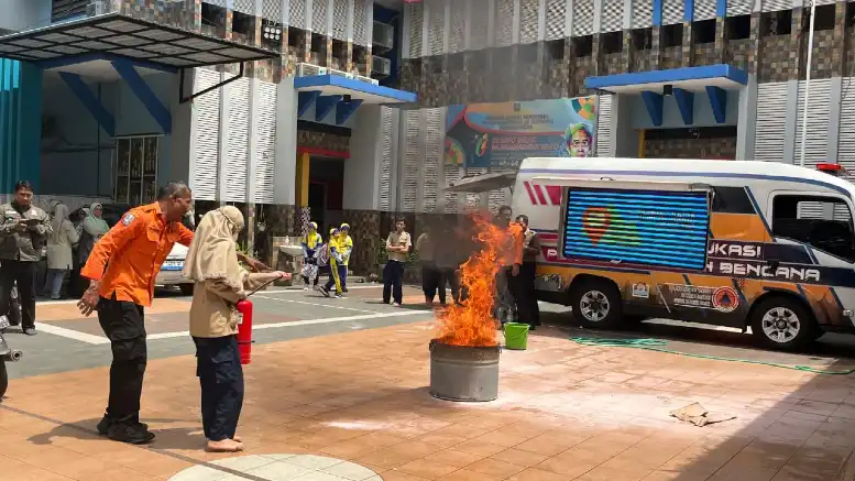 Kelas Inspirasi: Siswa Kelas 6 SD Muhammadiyah 18 Surabaya Antusias Ikuti Simulasi Bencana