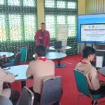 Mahasiswa Pascarjana UMM Latih Penulisan Esai Ilmiah Berbasis AI di MAN 1 Lamongan