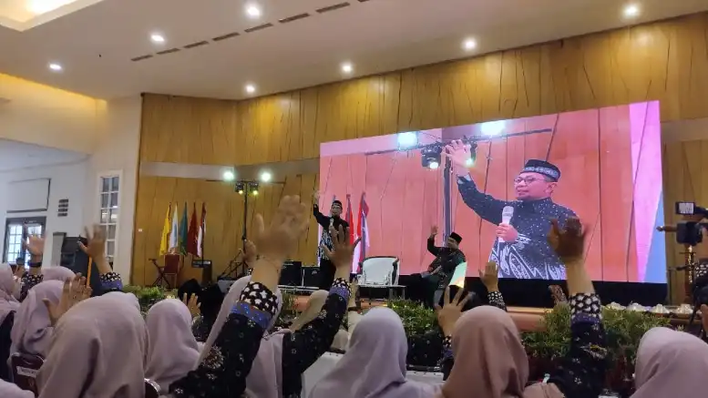 Rahasia Mendidik Anak Berakhlak Mulia dalam Kajian Parenting SD Muhammadiyah 4 Surabaya