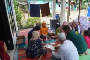 Dua Pekan Terisolasi, EMT Muhammadiyah Tembus Dusun Benteng Layani Warga