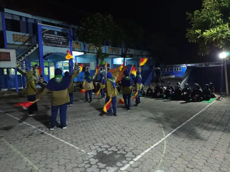 Pentas Seni Warnai Malam Perkemahan MTs Muhammadiyah 20 Menongo