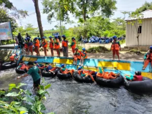 Keseruan Peserta English Camp SD Musix Bermain River Tubing
