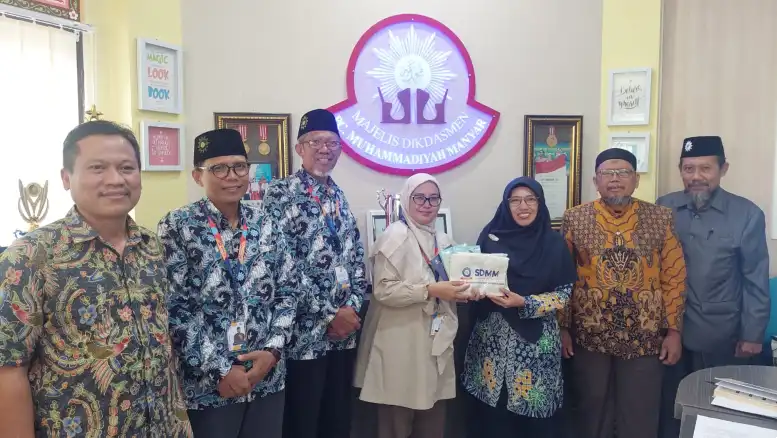 Membidik Inovasi dan Prestasi, SD Plus Muhammadiyah Brawijaya Mojokerto Sambangi SDMM Gresik
