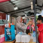 Peserta English Camp SD Musix Uji Keberanian Berbahasa Inggris di Pasar Senja Pare Kediri