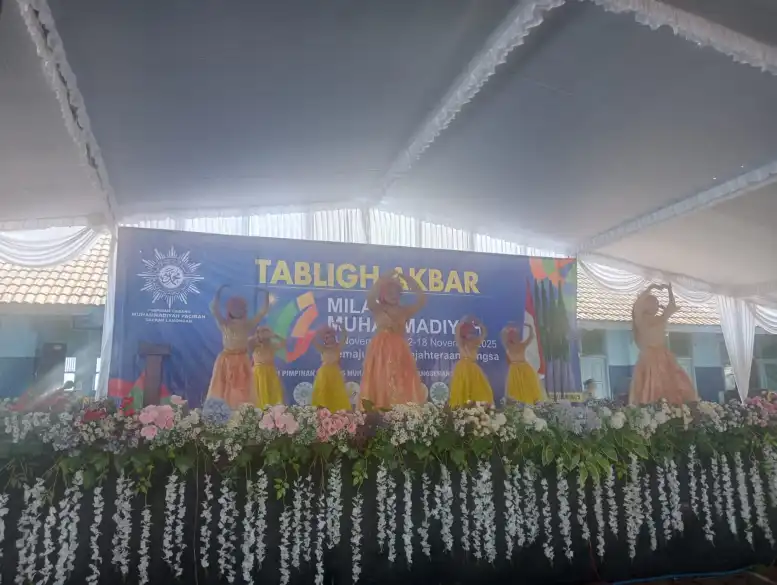 MIM 08 Kandangsemangkon Suguhkan Tari Gemulai di Tabligh Akbar PCM Paciran