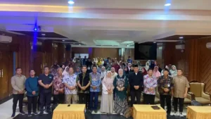 Guru SMP Muhammadiyah 8 Batu Turut Menyusun Buku MIPA Bilingual