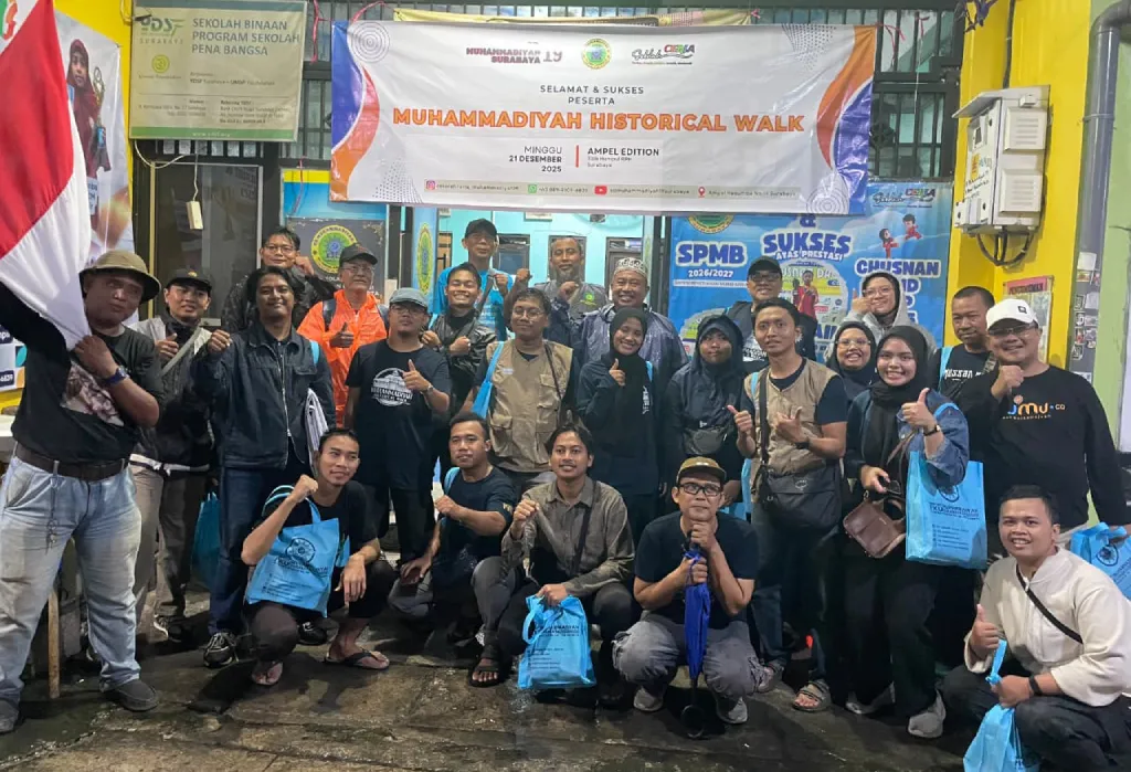 Menerjang Hujan, Muhammadiyah Historical Walk Telusuri Jejak Sejarah Ampel