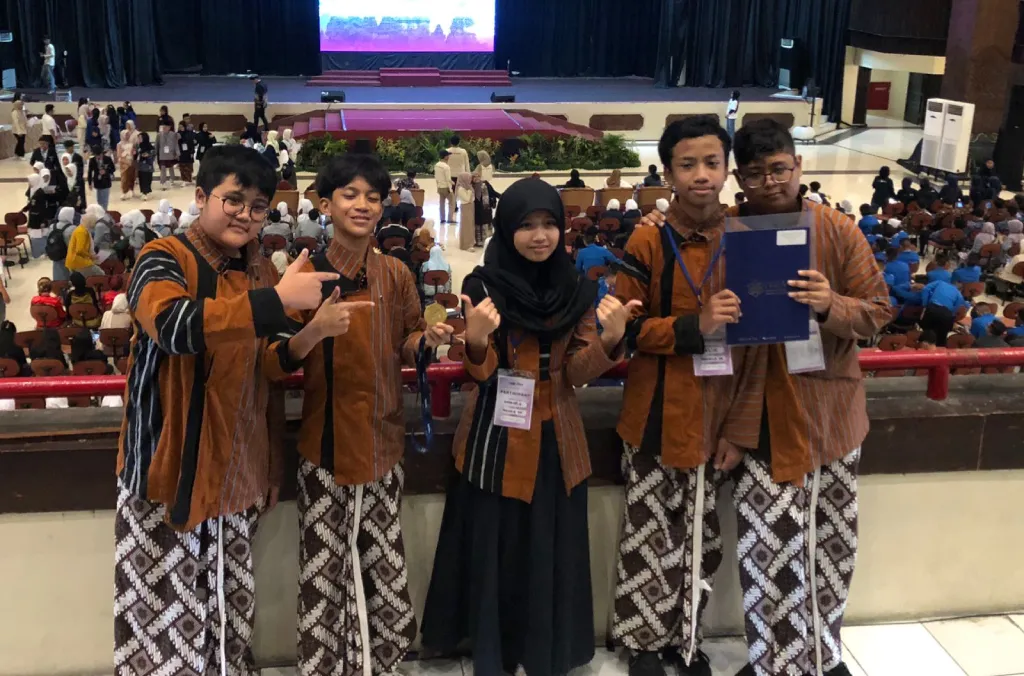 Inovasi Penjernih Air Berbasis Arduino Hantarkan Siswa SMP Muhammadiyah 2 Yogyakarta Raih Emas NASPO 2025