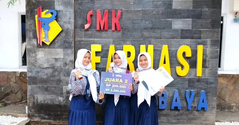 Tiga Siswa Spemsa Surabaya Raih Juara 2 di Ajang Lomba Faneurbition 2025 Labyrinth of Science