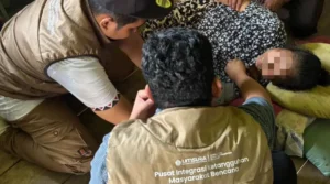 Misi Kemanusiaan di Langkat, Relawan Umsura Terjang Banjir hingga Evakuasi Pasien Kritis